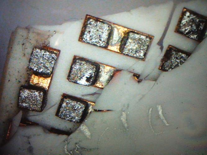 Микрофотография системы охлаждения ручки Элементы Пельтье в манипуле — под увеличением