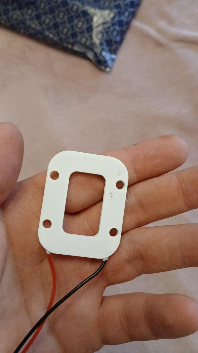 Термоэлементы под объективом: ручка лазера Пельтье-блоки в лазере — микроскопическое изображение