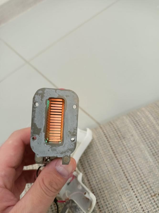 Изнутри: как выглядит Пельтье в лазере Увеличенное изображение модулей Пельтье в ручке