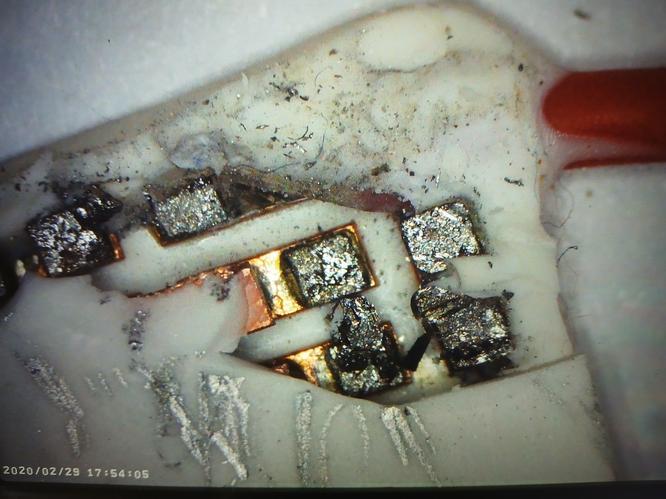 Визуализация Пельтье-элемента в лазерной манипуле Микроскопическая структура охлаждения в ручке