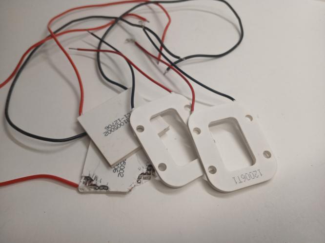 Изучение элементов Пельтье лазерной ручки Пельтье-элементы диодной манипулы под микроскопом