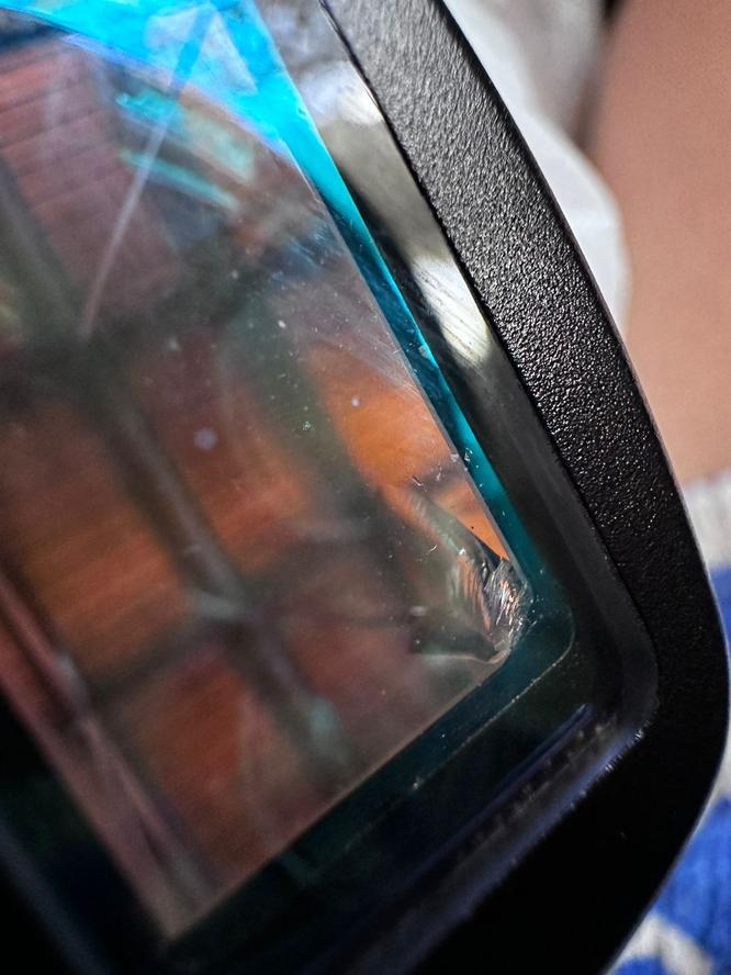 Рабочая часть манипулы — стекло и призма Призма и стекло на выходе лазерной ручки