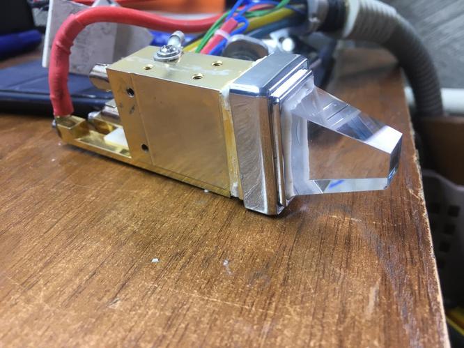 Светоотражающие детали ручки диодного лазера Оптические элементы: призма и стекло в ручке лазера