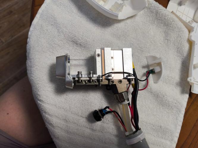 Компоненты света: стекло и призма в манипуле Защитное покрытие и призма для лазерной манипулы